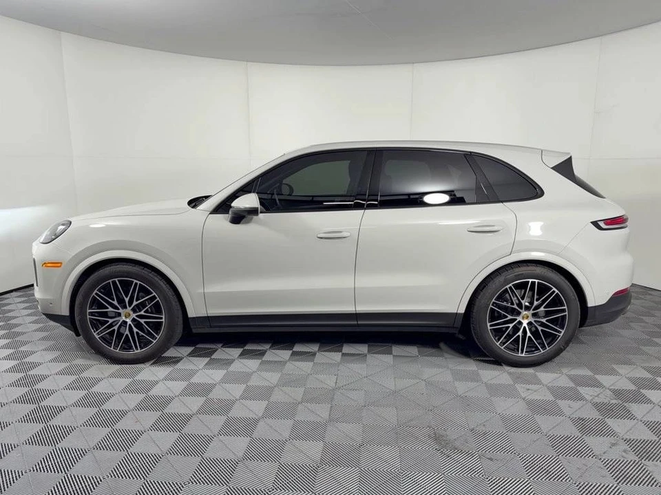 2024 Porsche 9Y0/9Y3 Cayenne - Image 2 of 4