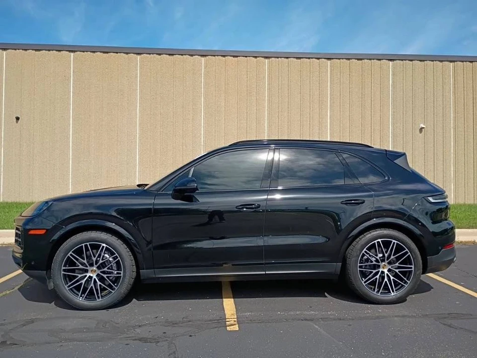 2024 Porsche 9Y0/9Y3 Cayenne - Image 2 of 4