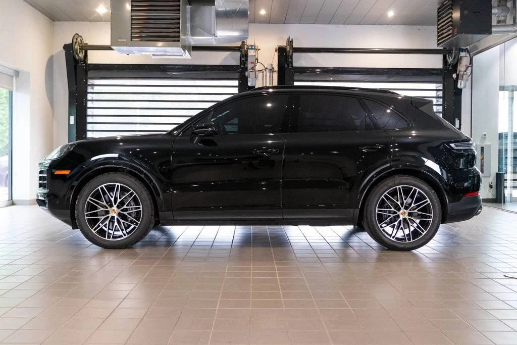 2024 Porsche 9Y0/9Y3 Cayenne - Image 2 of 4