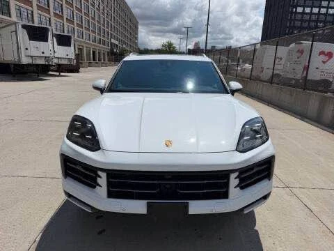 2024 Porsche 9Y0/9Y3 Cayenne - Image 2 of 13