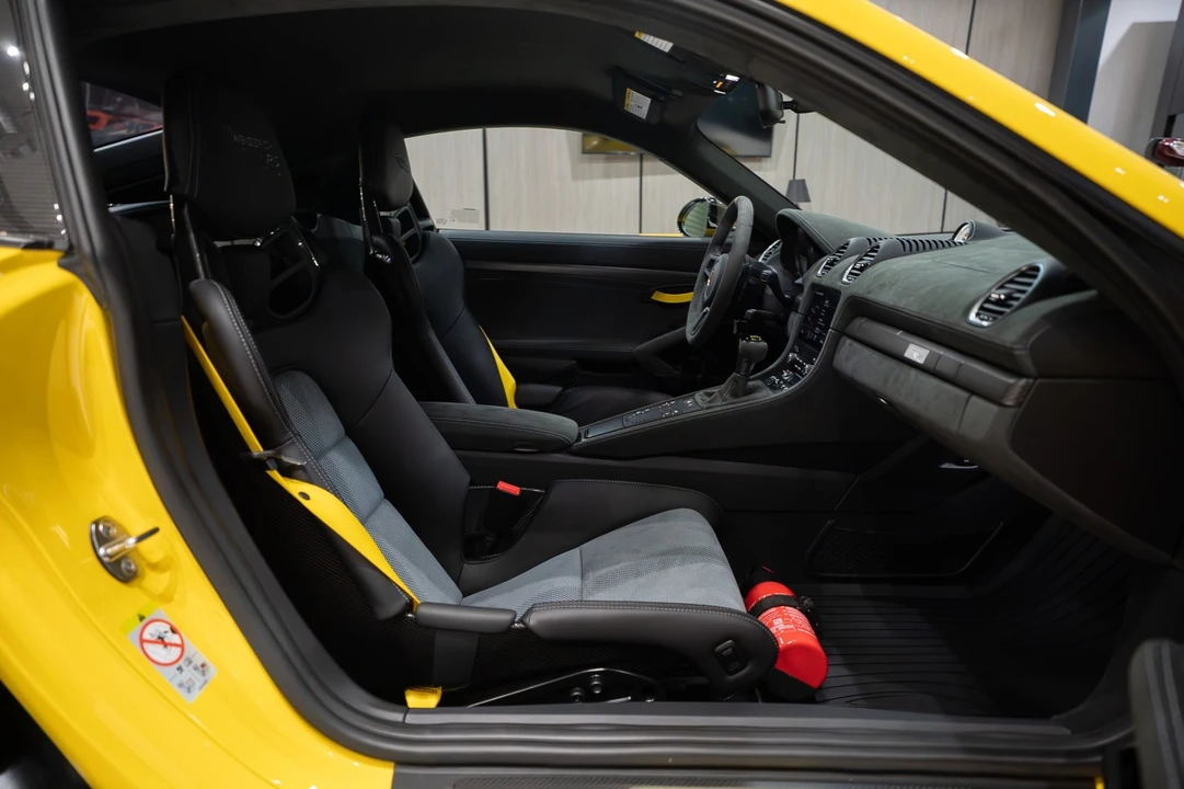2024 Porsche 718 Cayman GT4 RS - Image 22 of 31