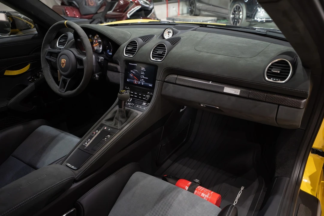 2024 Porsche 718 Cayman GT4 RS - Image 24 of 31