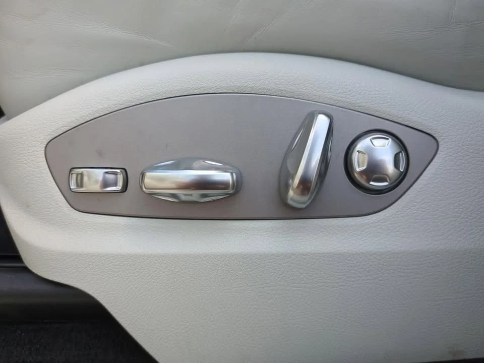 2024 Porsche Macan - Image 15 of 19
