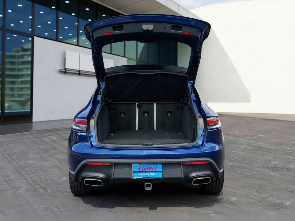 2024 Porsche Macan - Image 8 of 19