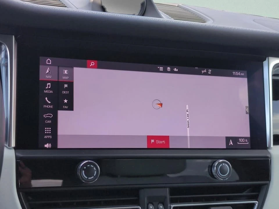 2024 Porsche Macan - Image 18 of 19