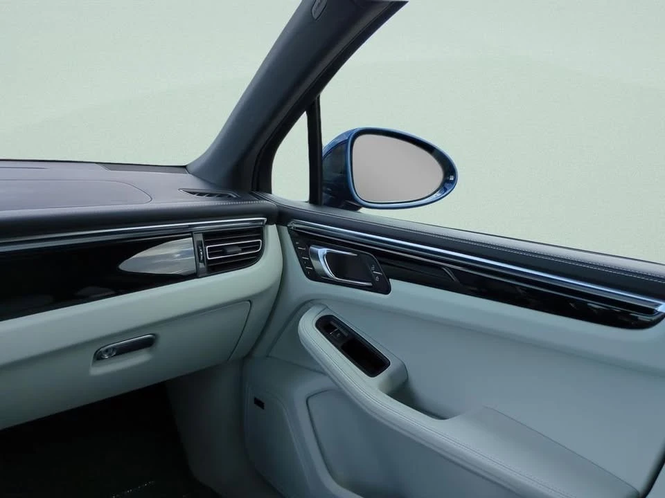 2024 Porsche Macan - Image 12 of 19