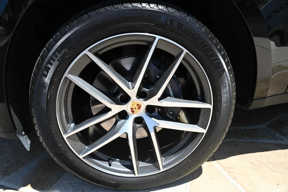 2024 Porsche Macan - Image 15 of 20
