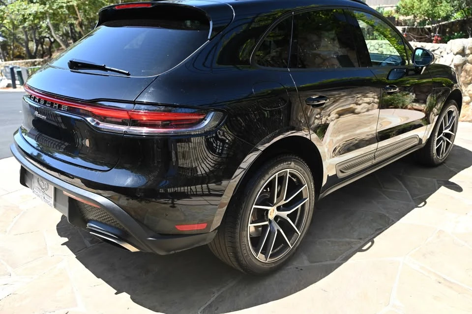 2024 Porsche Macan - Image 10 of 20
