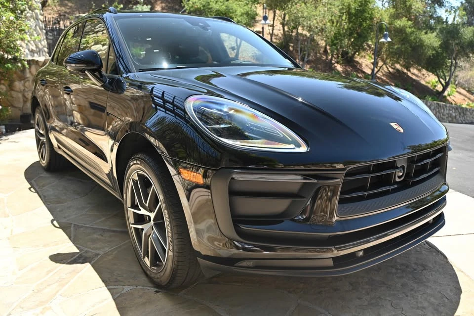 2024 Porsche Macan - Image 12 of 20