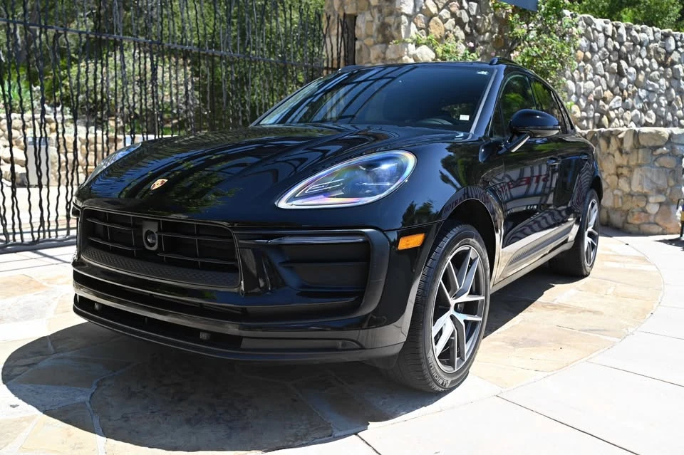 2024 Porsche Macan - Image 14 of 20