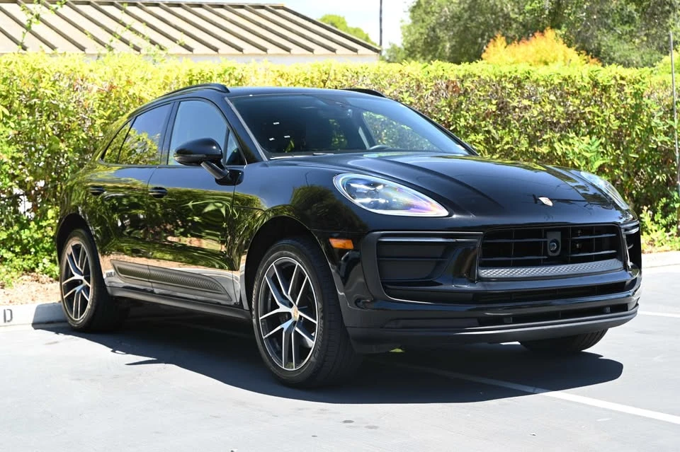 2024 Porsche Macan - Image 2 of 20
