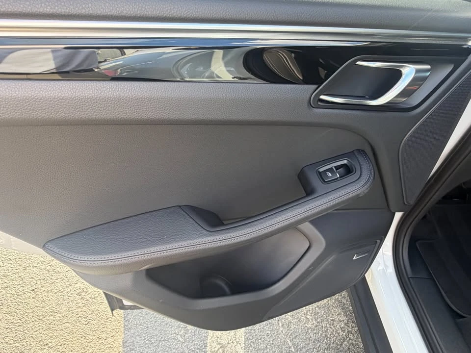 2024 Porsche Macan - Image 11 of 14