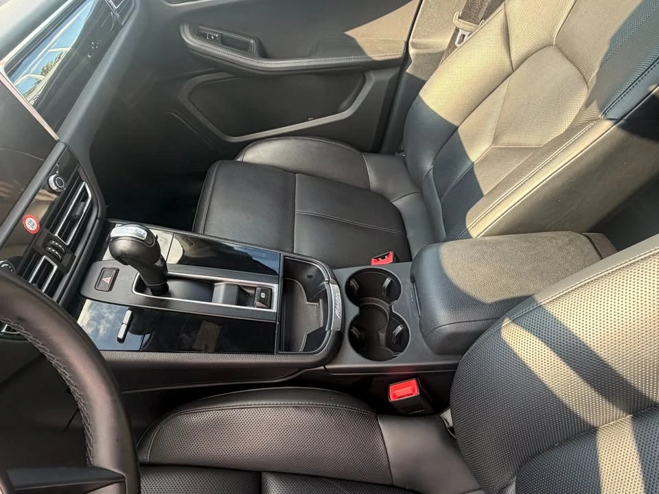2024 Porsche Macan - Image 8 of 14