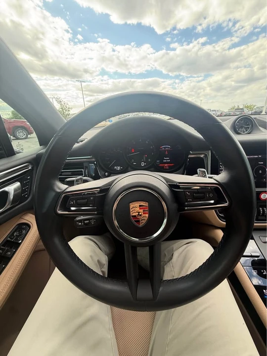 2024 Porsche Macan - Image 11 of 14