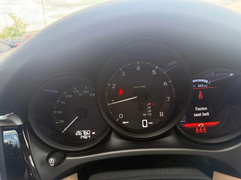 2024 Porsche Macan - Image 12 of 14