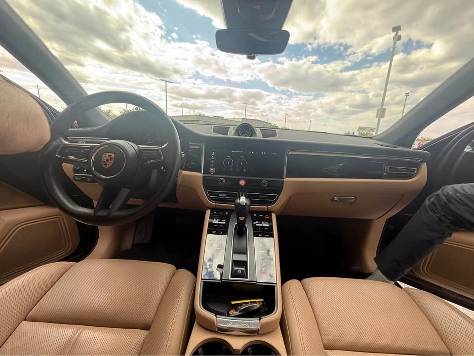 2024 Porsche Macan - Image 10 of 14