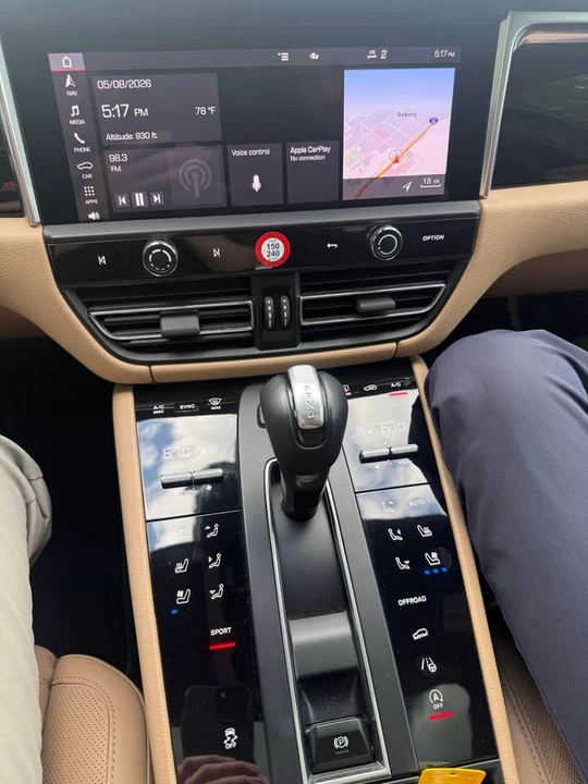 2024 Porsche Macan - Image 13 of 14