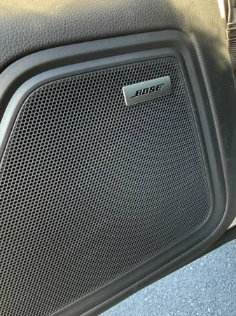 2024 Porsche Macan - Image 18 of 21