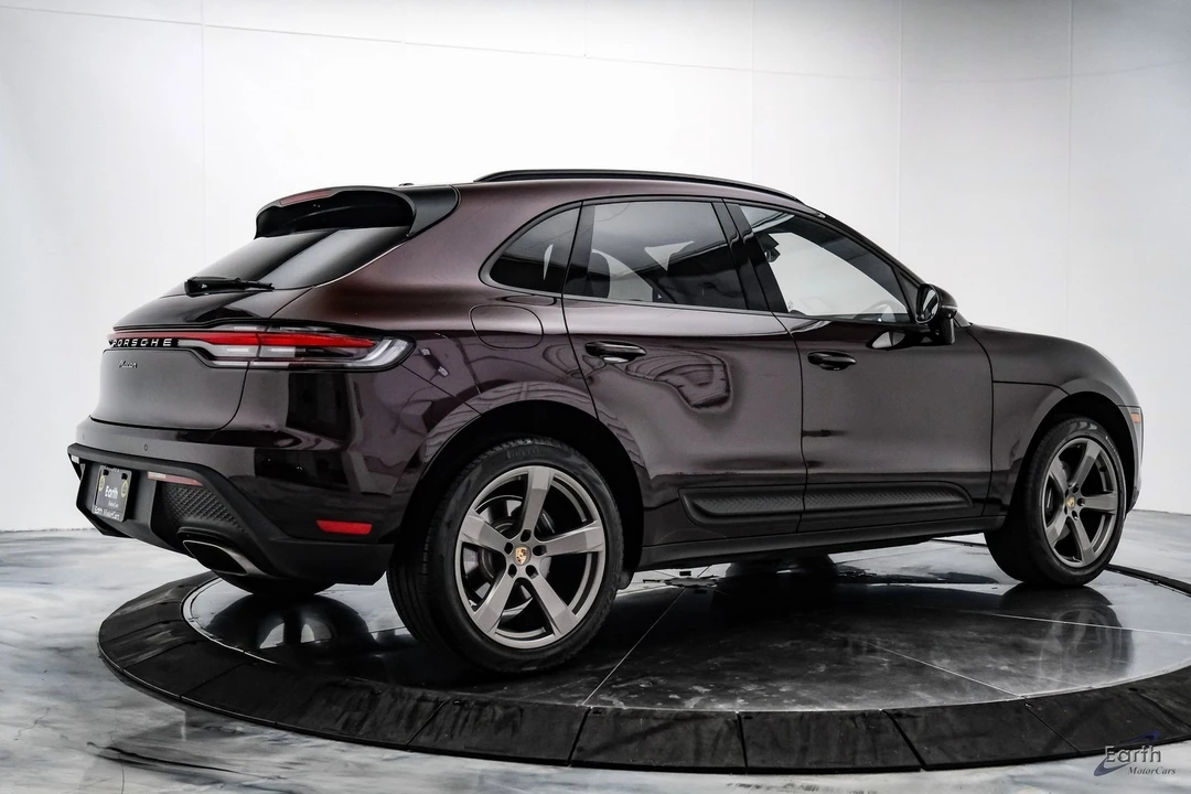 2024 Porsche Macan - Image 12 of 21