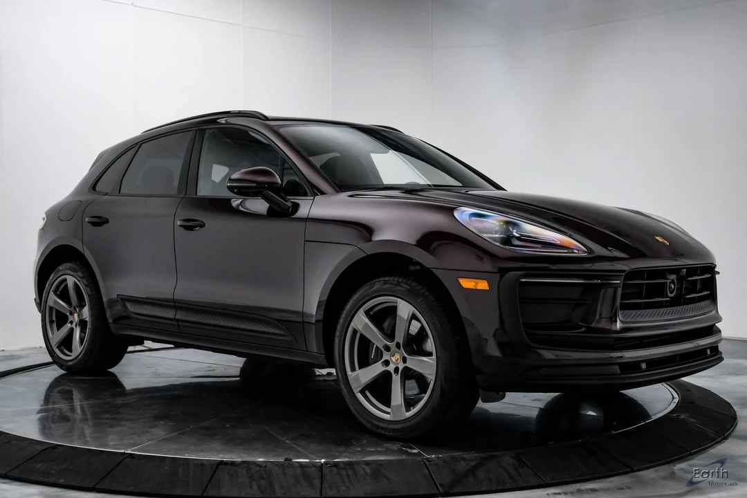 2024 Porsche Macan - Image 19 of 21