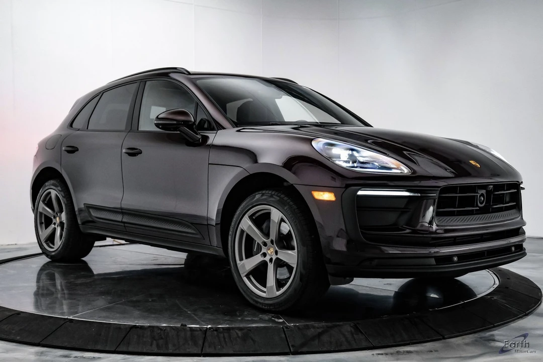 2024 Porsche Macan - Image 18 of 21
