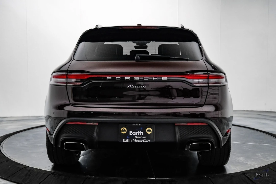 2024 Porsche Macan - Image 10 of 12