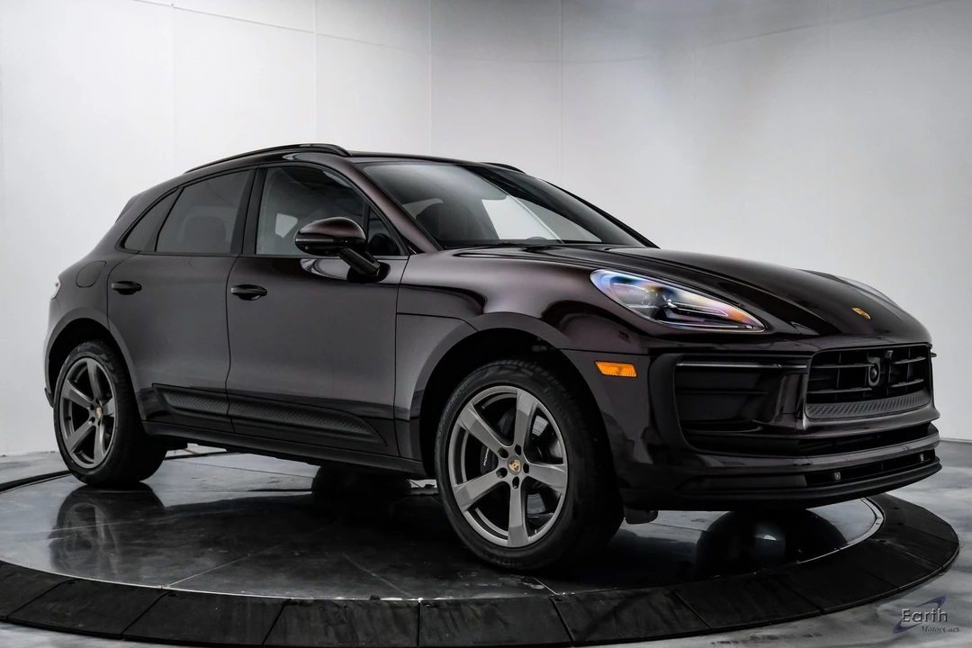 2024 Porsche Macan - Image 19 of 21