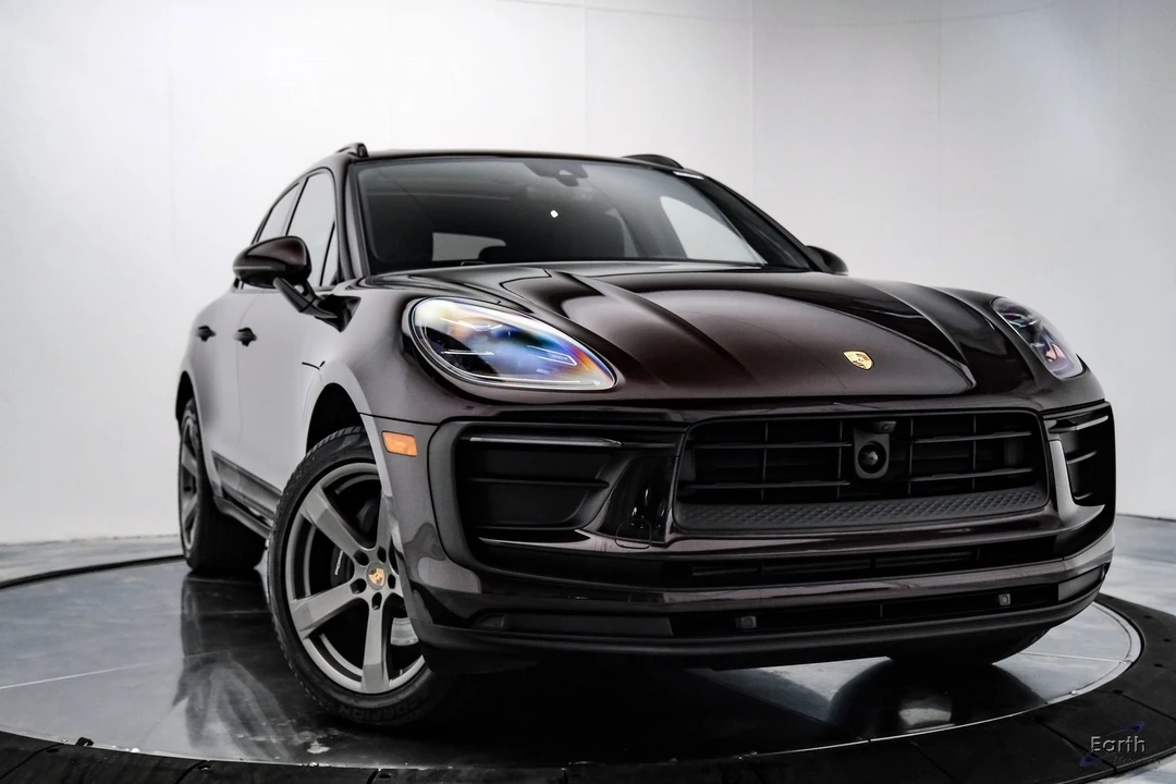 2024 Porsche Macan - Image 20 of 21
