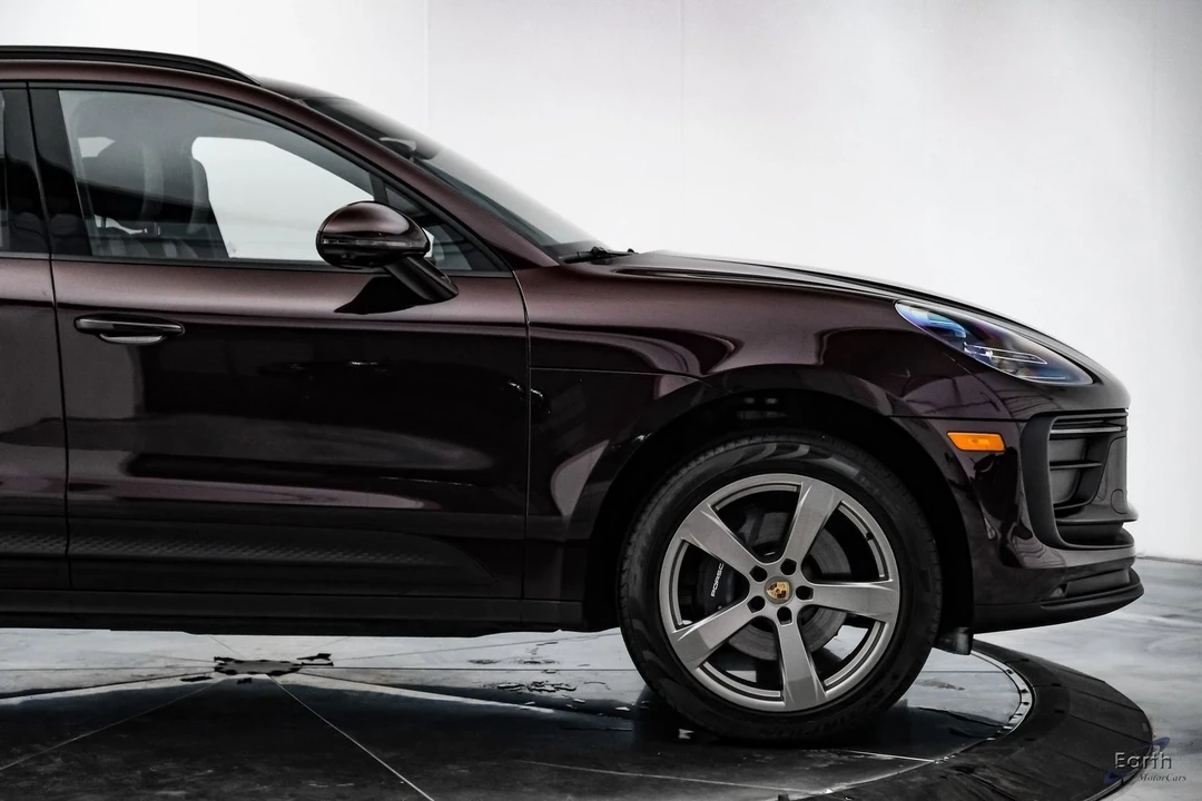 2024 Porsche Macan - Image 17 of 21