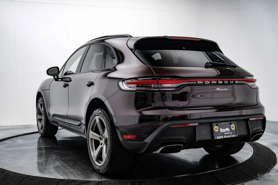 2024 Porsche Macan - Image 9 of 21