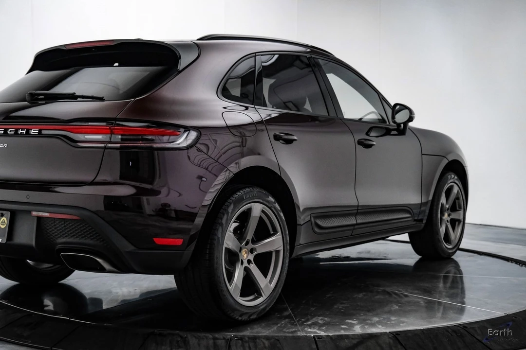 2024 Porsche Macan - Image 14 of 21