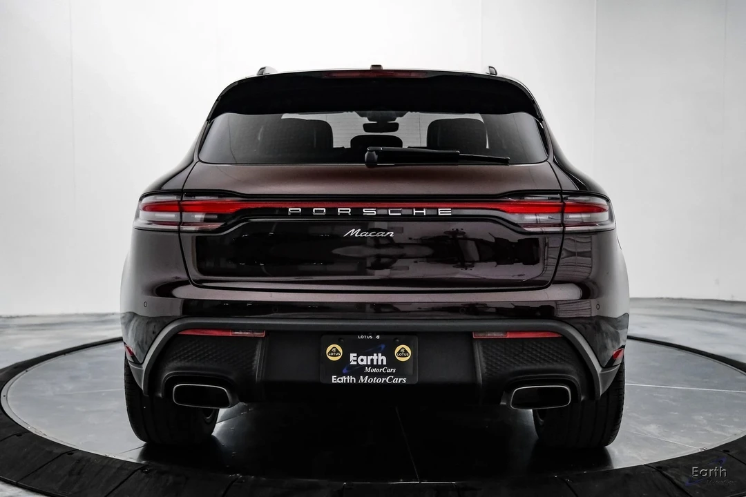 2024 Porsche Macan - Image 10 of 12
