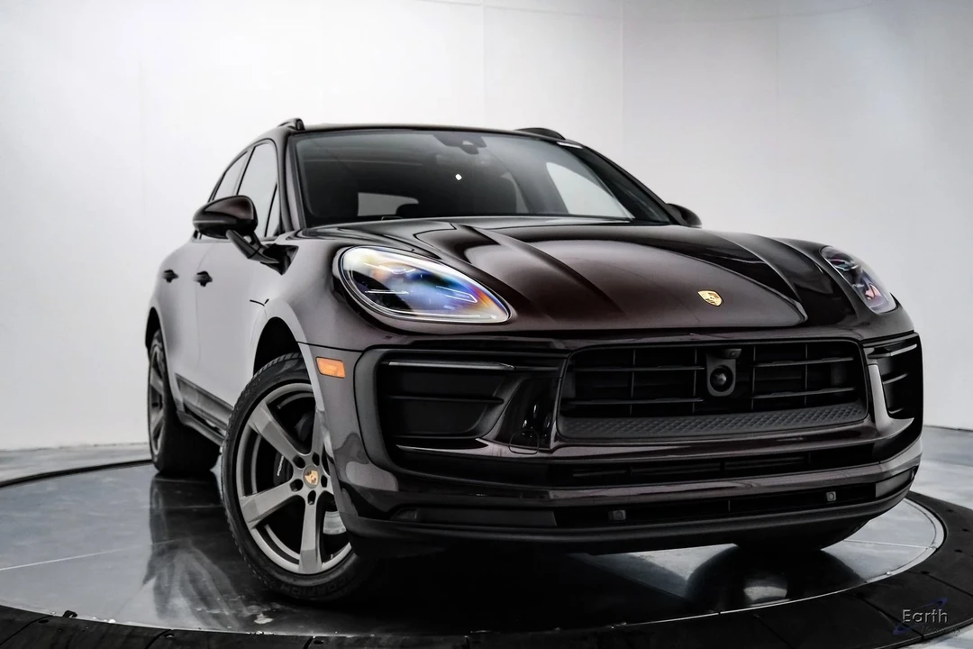 2024 Porsche Macan - Image 20 of 21