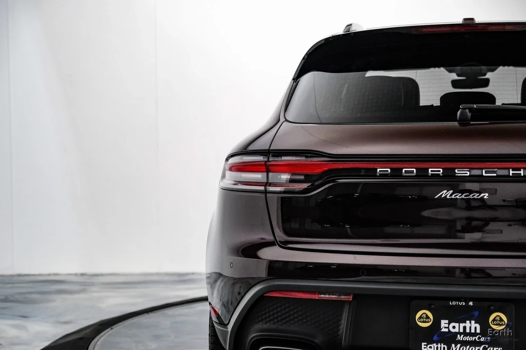 2024 Porsche Macan - Image 11 of 12