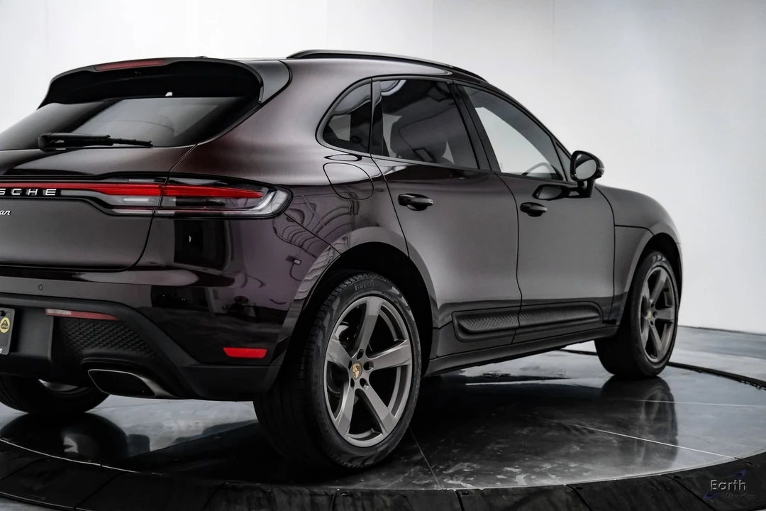 2024 Porsche Macan - Image 14 of 21