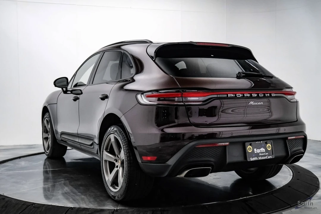 2024 Porsche Macan - Image 9 of 12
