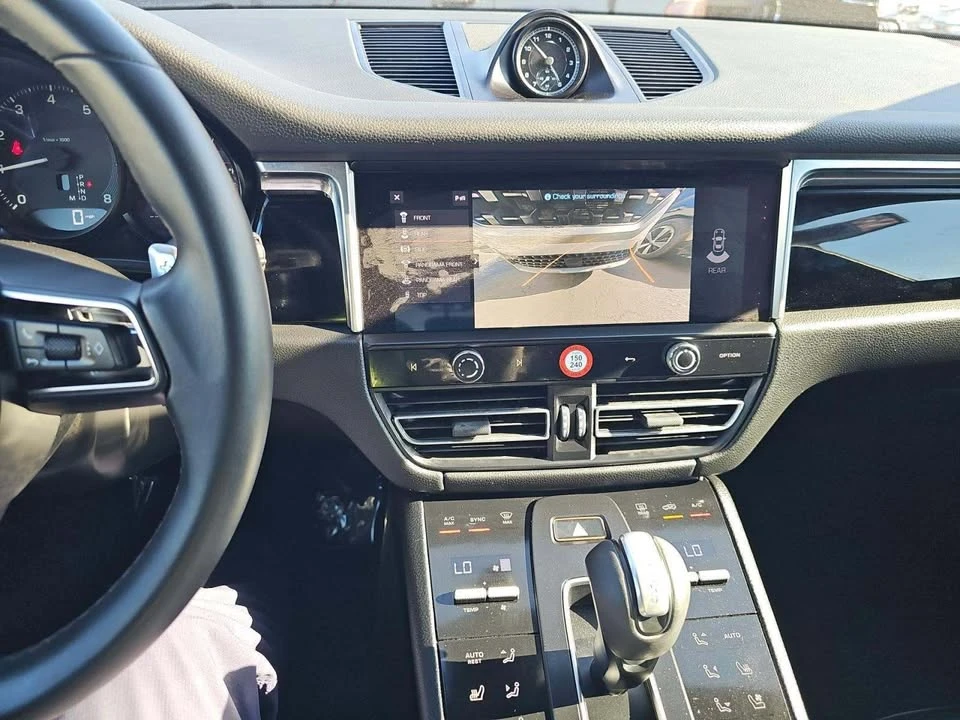 2024 Porsche Macan - Image 9 of 11