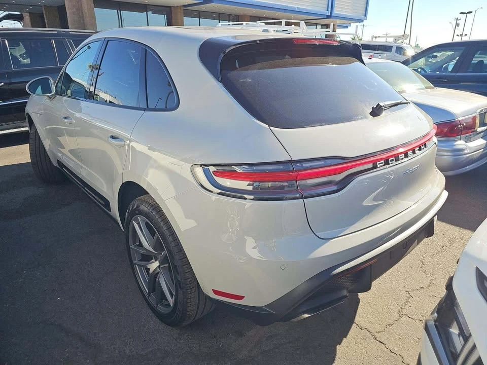2024 Porsche Macan - Image 10 of 11