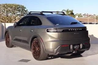 2024 Porsche Macan Electric - Image 3 of 4