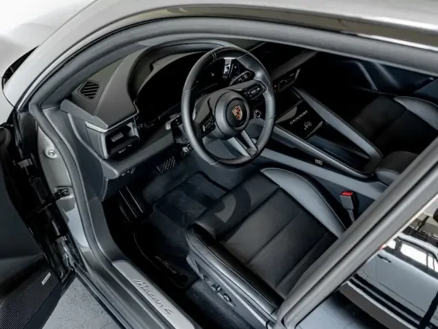 2024 Porsche Macan Electric - Image 4 of 4