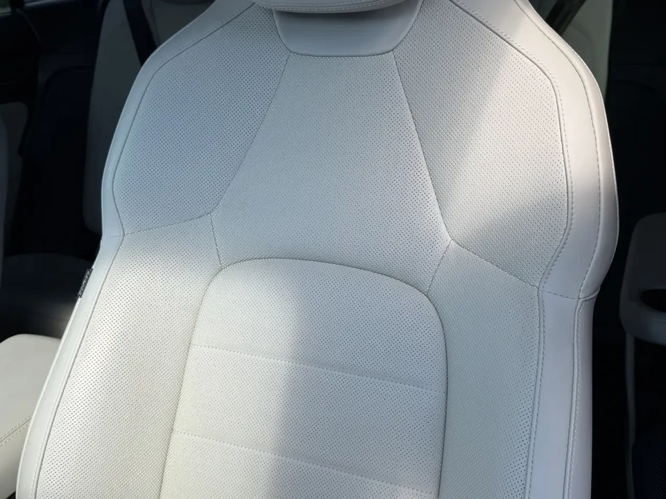 2024 Porsche Macan Electric - Image 5 of 8
