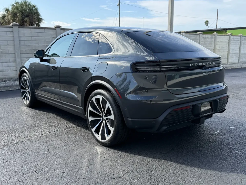 2024 Porsche Macan Electric - Image 3 of 8