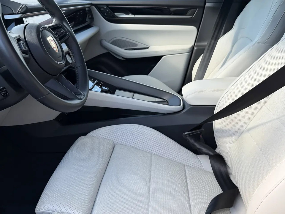 2024 Porsche Macan Electric - Image 4 of 8