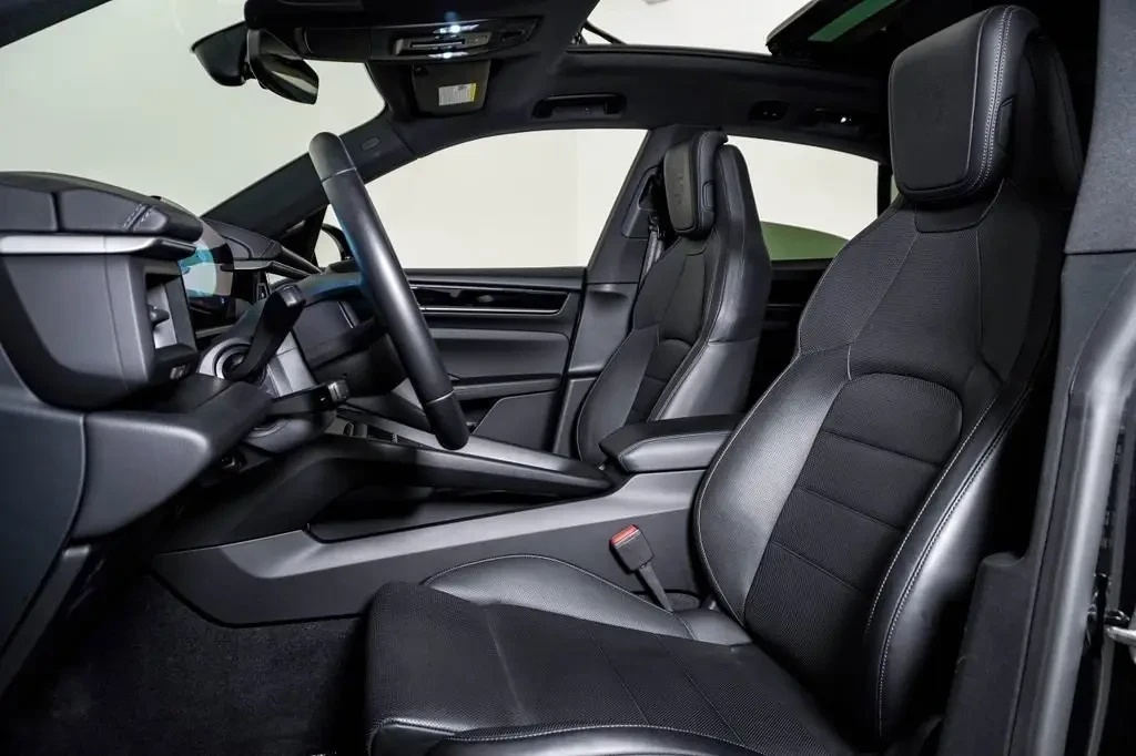 2024 Porsche Macan Electric - Image 5 of 6