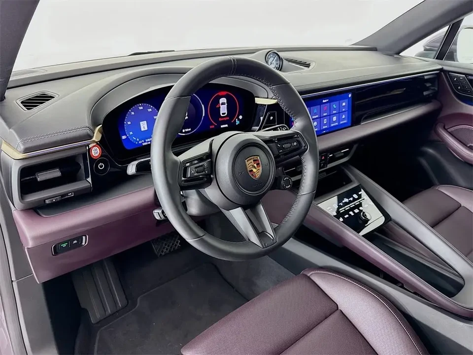 2024 Porsche Macan Electric - Image 4 of 8