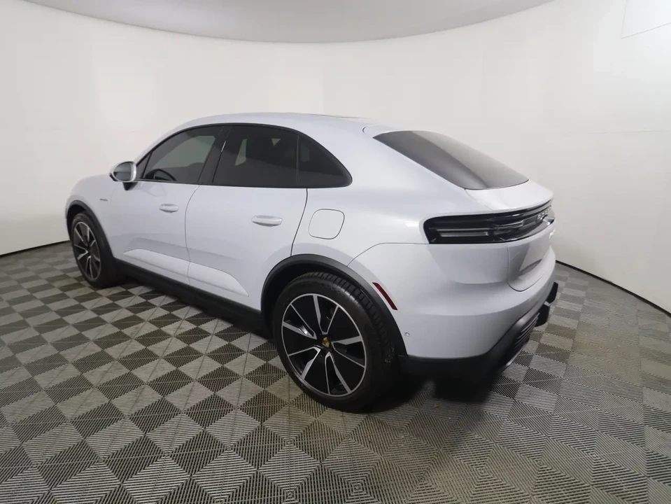 2024 Porsche Macan Electric - Image 3 of 6