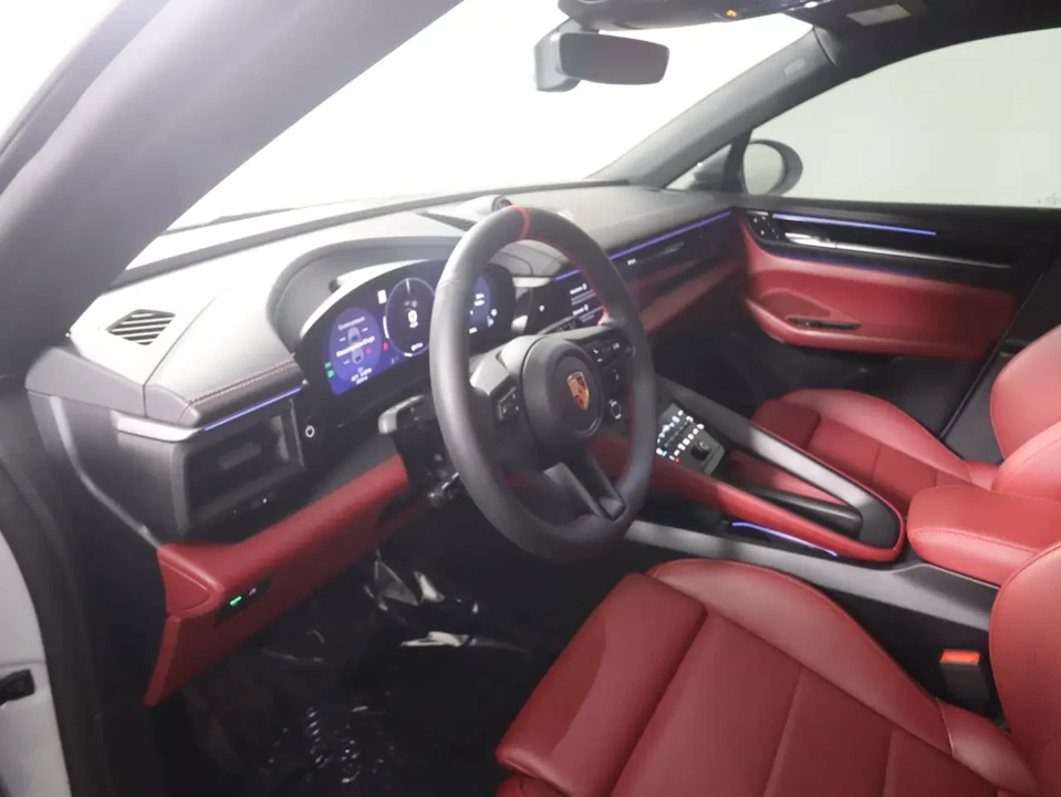 2024 Porsche Macan Electric - Image 4 of 6