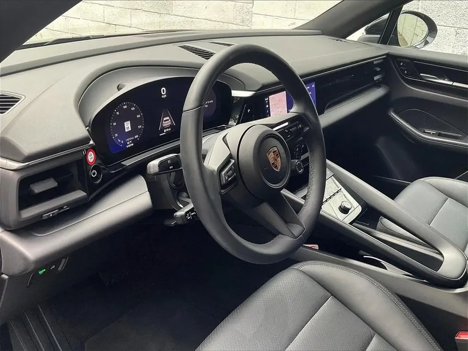 2024 Porsche Macan Electric - Image 4 of 7