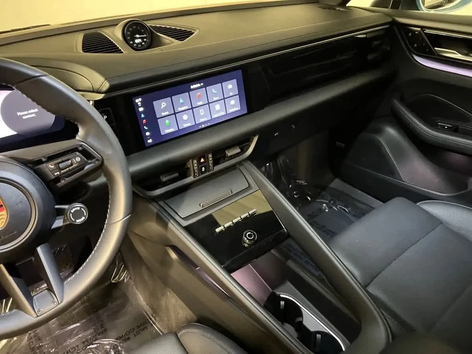 2024 Porsche Macan Electric - Image 4 of 8