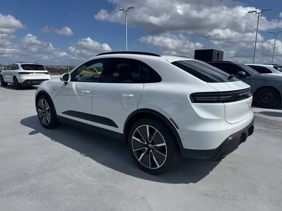 2024 Porsche Macan Electric - Image 3 of 9